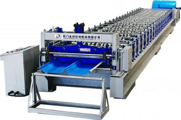 Machine de formage de rouleaux de panneaux muraux