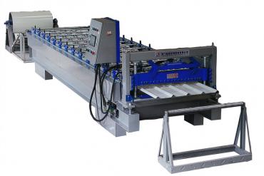 Machine de formage de rouleaux de tuiles